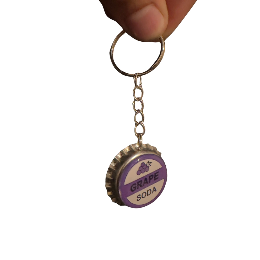 Llavero Ellie Badge Grape Soda – Réplica Botella de Uva (Set de 2)